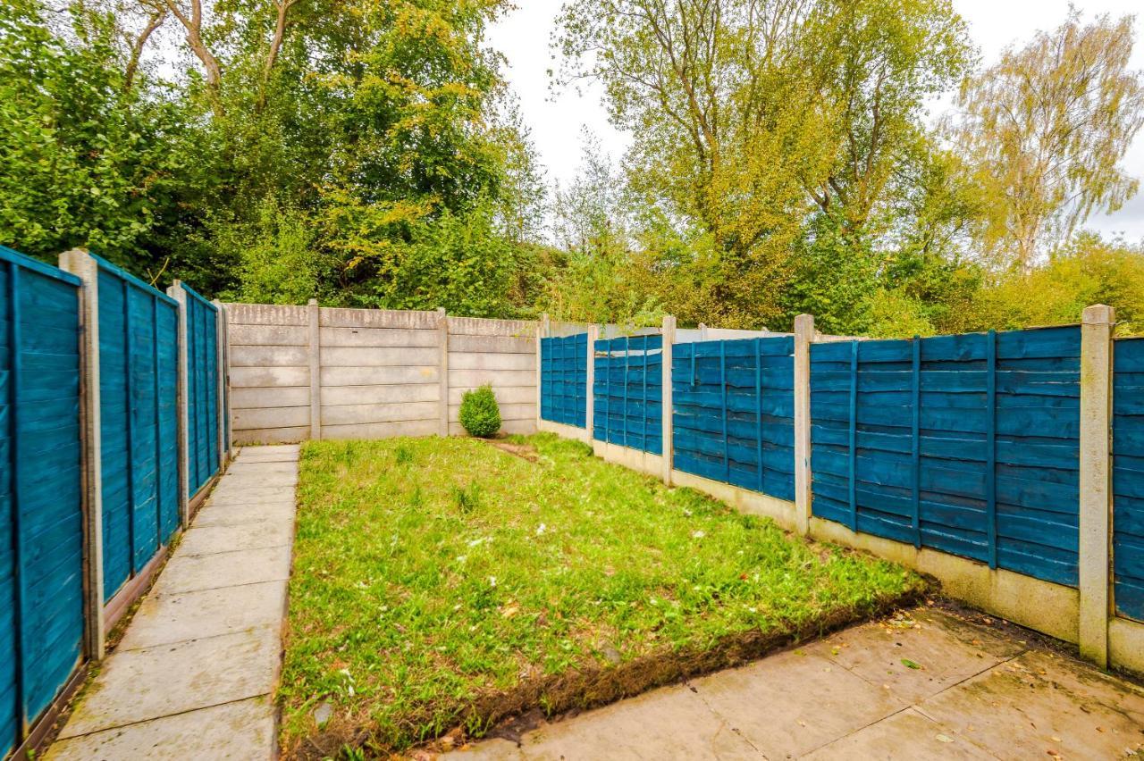Manchester Comfortable 3 Bedroom House, Free Parking, Wifi & Disneyplus Worsley Bagian luar foto